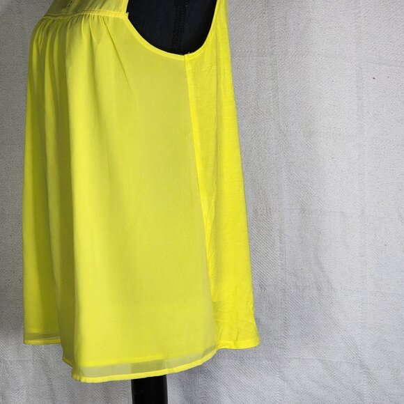 Betsey's Boutique Shop Bright Yellow Slit Clasp Front Closure Blouse Tank Size M - Picture 10 of 16